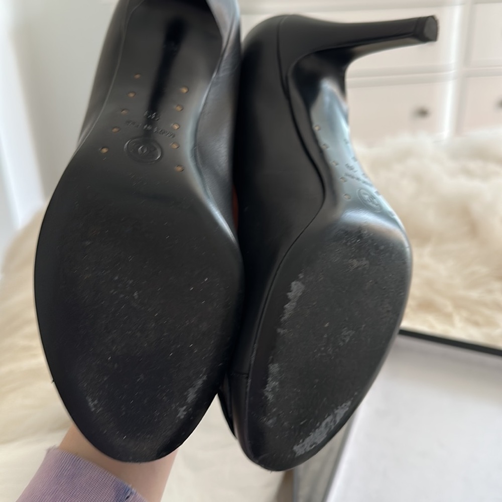 Authentic CHANEL Black Leather Heels with Floral Accent - Picture 6 of 13